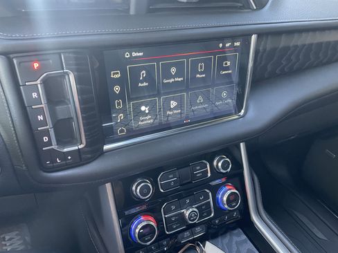 Used 2022 GMC Yukon XL Denali image 13