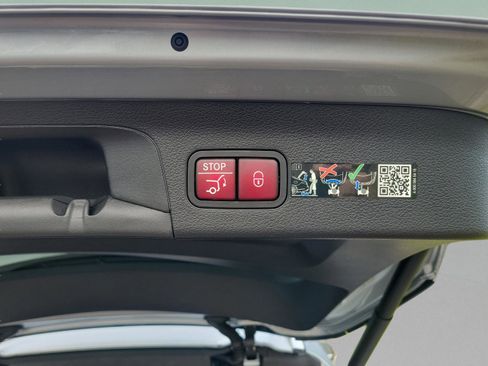 Certified 2025 Mercedes-Benz GLS 450 4MATIC image 6