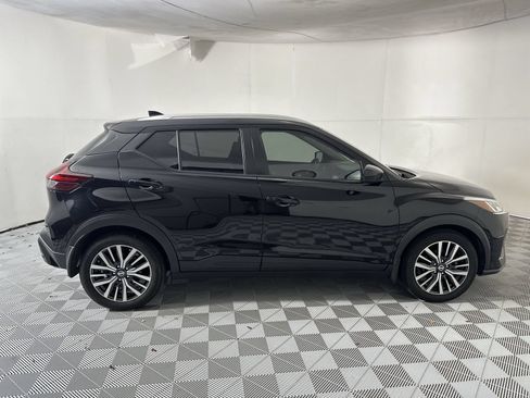 Used 2021 Nissan Kicks SV FWD image 9