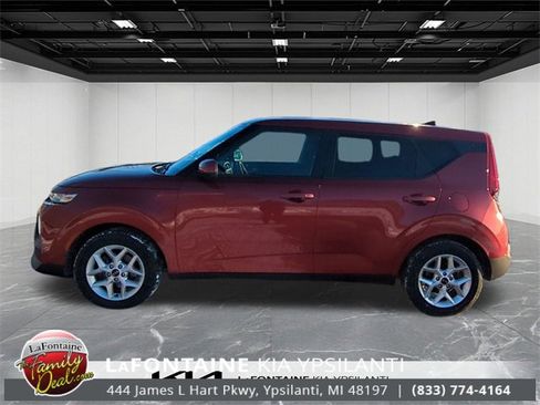 Certified 2021 Kia Soul S image 2