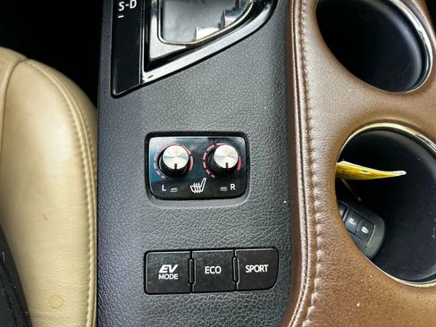 Used 2018 Toyota Avalon XLE Premium image 17