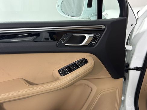 Certified 2023 Porsche Macan AWD/4WD image 14
