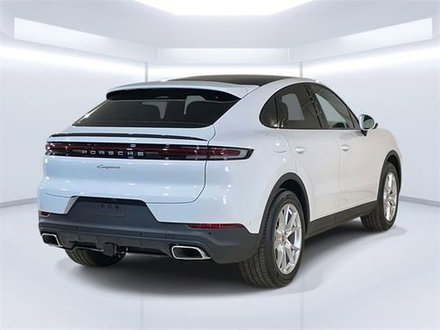 Used 2021 Porsche Macan image 10