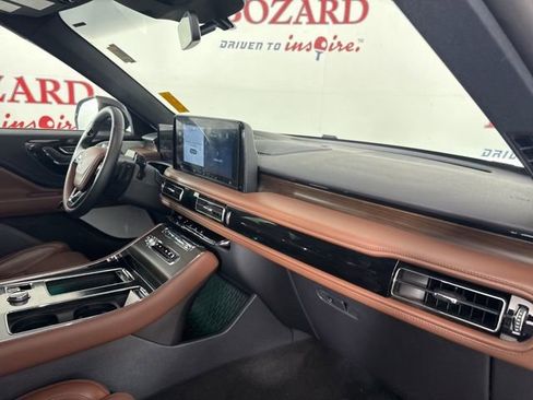 Certified 2025 Lincoln Aviator Reserve w/ Luxury Package image 17