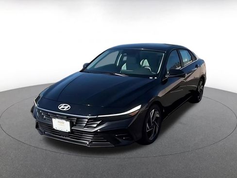 Used 2025 Hyundai Elantra Limited image 7