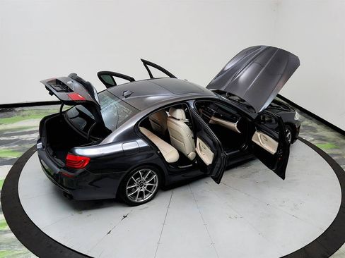 Used 2014 BMW 550i xDrive Sedan AWD/4WD image 39