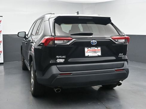 Used 2021 Toyota RAV4 XLE Premium AWD/4WD image 6