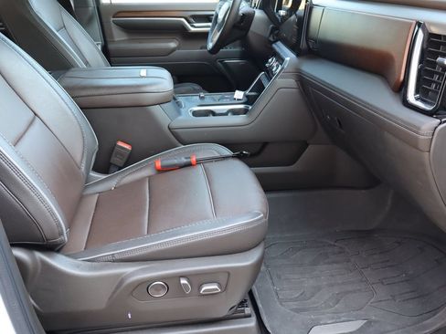 Used 2024 GMC Sierra 2500 Denali w/ Denali Reserve Package AWD/4WD image 17