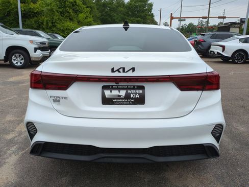 Certified 2024 Kia Forte LXS w/ LXS Technology Package FWD image 6