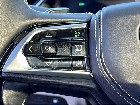 Used 2022 Jeep Grand Cherokee Overland w/ Advanced Protech Group III image 16