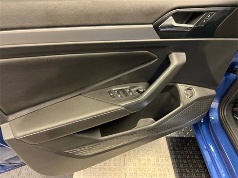 Certified 2024 Volkswagen Jetta Sport image 7