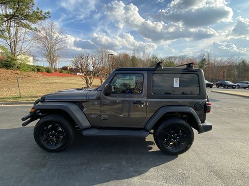 Used 2018 Jeep Wrangler Sport image 7