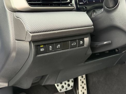Used 2025 Toyota Camry SE FWD image 16