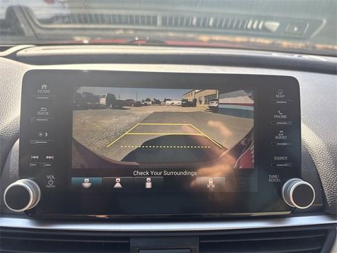 Used 2018 Honda Accord Touring image 17