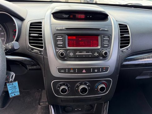 Used 2014 Kia Sorento LX FWD image 25