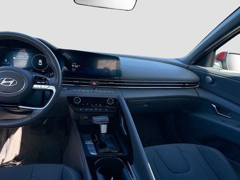 Used 2025 Hyundai Elantra SEL w/ Cargo Package image 22