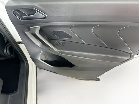 Used 2024 Volkswagen Tiguan SE image 29