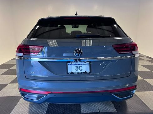 Certified 2022 Volkswagen Atlas Cross Sport SE w/ Panoramic Sunroof Package FWD image 4