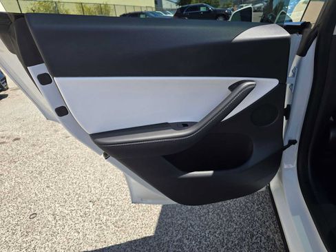 Used 2021 Tesla Model Y Long Range AWD/4WD image 15