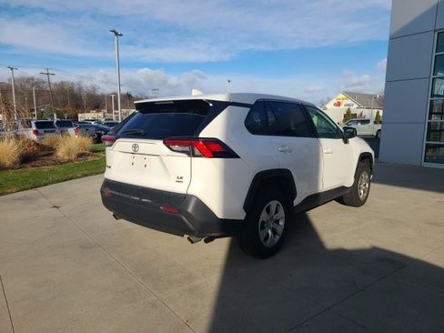 Used 2022 Toyota RAV4 LE image 7