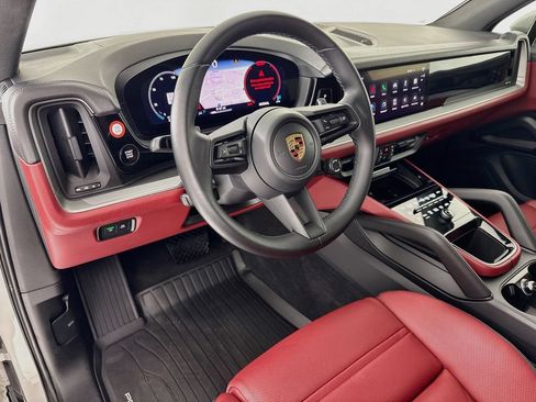 Certified 2024 Porsche Cayenne AWD/4WD image 4