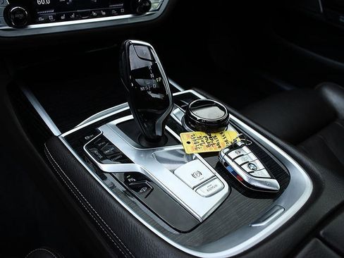 Used 2016 BMW 740i RWD image 11