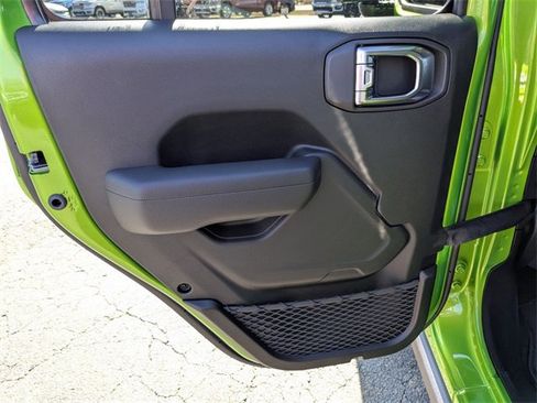 New 2025 Jeep Wrangler Rubicon w/ Technology Group image 25