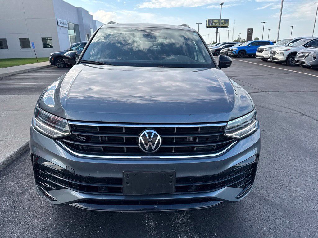 Used 2024 Volkswagen Tiguan SE R-Line w/ MDO Package, Two-Row AWD/4WD image 12