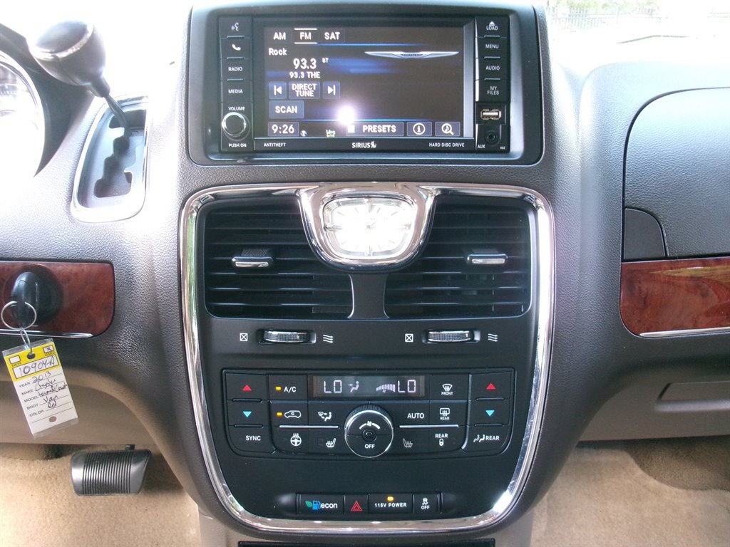 Used 2013 Chrysler Town & Country Touring-L w/ Driver Convenience Group FWD image 35