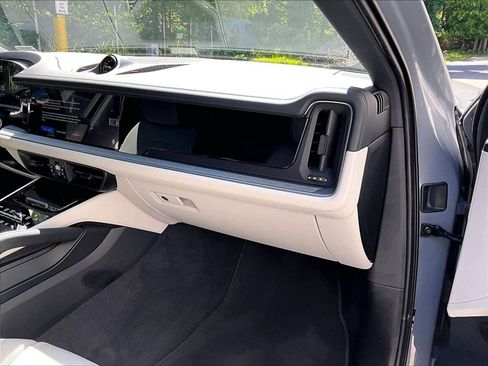 Certified 2025 Porsche Cayenne E-Hybrid Coupe AWD/4WD image 19