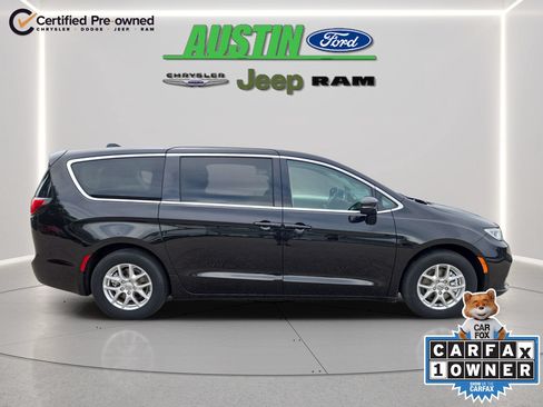 Certified 2024 Chrysler Pacifica Touring-L FWD image 6
