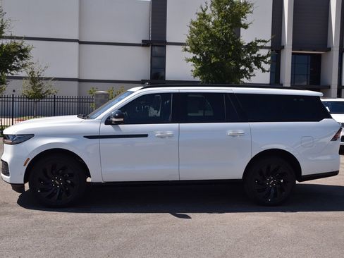 New 2025 Lincoln Navigator L Reserve w/ Jet Appearance Package image 11