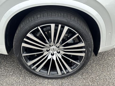 Used 2024 Volvo XC90 B6 Ultimate w/ Lounge Package image 12