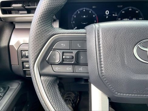 Used 2025 Toyota Tacoma TRD Off-Road AWD/4WD image 21