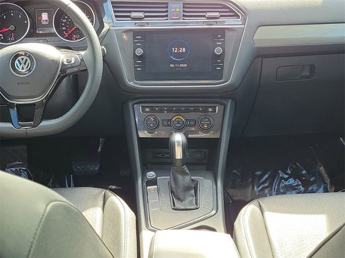 Used 2020 Volkswagen Tiguan SE image 15