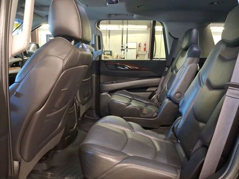 Used 2017 Cadillac Escalade Luxury RWD image 11