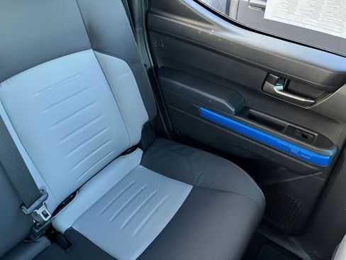 Used 2025 Toyota Tacoma TRD Off-Road image 38