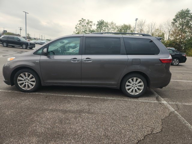 Used 2017 Toyota Sienna XLE AWD/4WD image 10