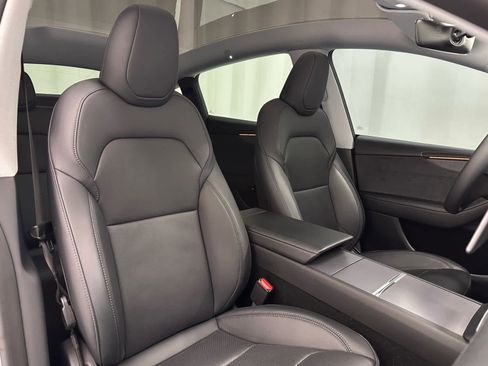 Used 2026 Tesla Model Y Long Range image 19