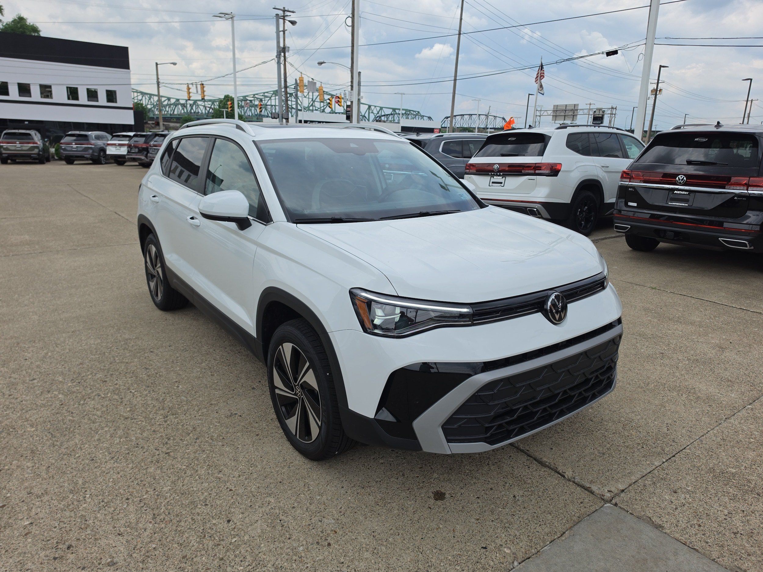 Used 2026 Volkswagen Taos SE AWD/4WD image 8
