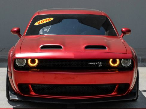 Used 2016 Dodge Challenger SRT Hellcat RWD image 6