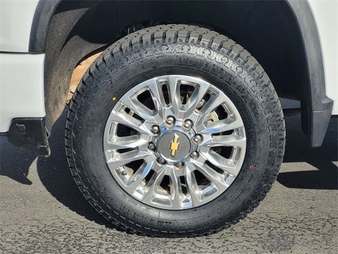 Used 2023 Chevrolet Silverado 2500 High Country w/ Z71 Off-Road Package image 10