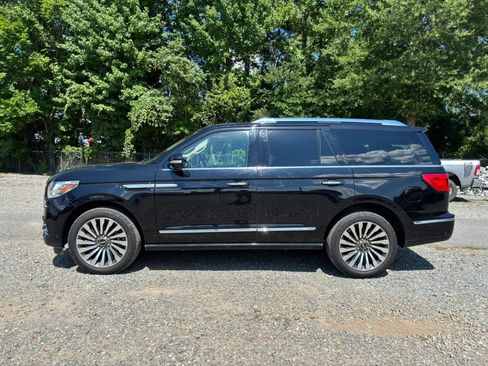 Used 2019 Lincoln Navigator Reserve AWD/4WD image 4