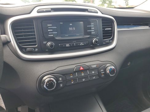 Used 2017 Kia Sorento LX image 20