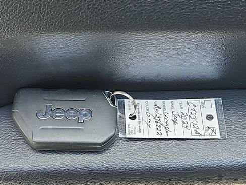 Used 2024 Jeep Wrangler Unlimited Sport AWD/4WD image 38
