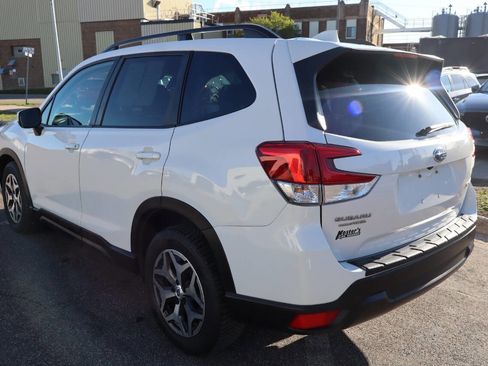 Used 2021 Subaru Forester Premium AWD/4WD image 4