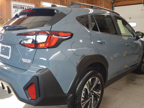Used 2025 Subaru Crosstrek 2.0i Premium image 4