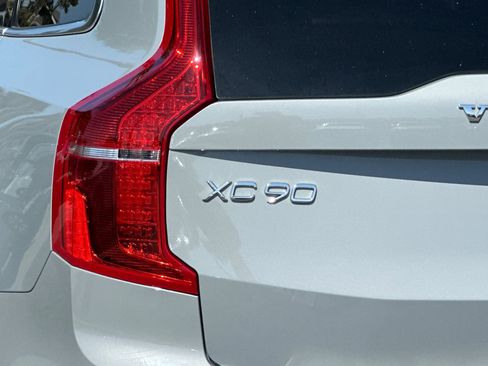 Certified 2025 Volvo XC90 T8 Plus w/ Protection Package Premier AWD/4WD image 35
