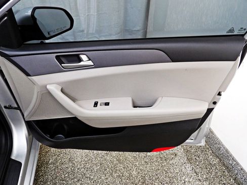 Used 2017 Hyundai Sonata SE FWD image 11