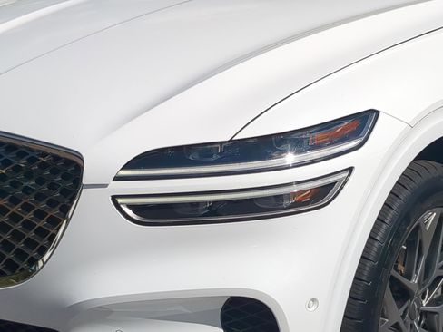 Used 2023 Genesis GV70 2.5T w/ Advanced Package image 10